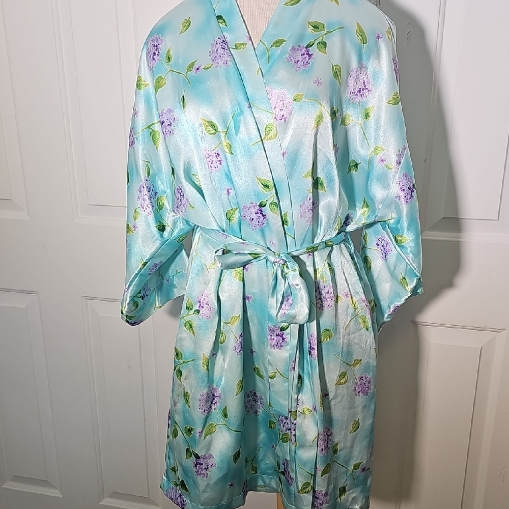 Private Luxuries Floral‎ Satin Kimono Robe. Blues and Lilac Colors. XXL